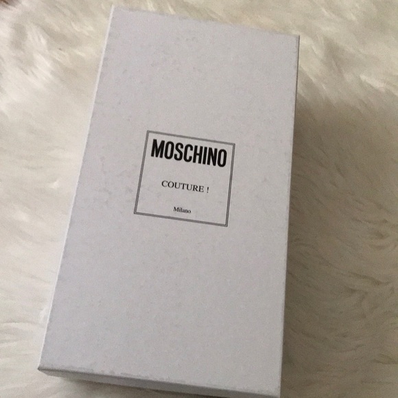 📍SOLD📍Moschino slides - Picture 3 of 4